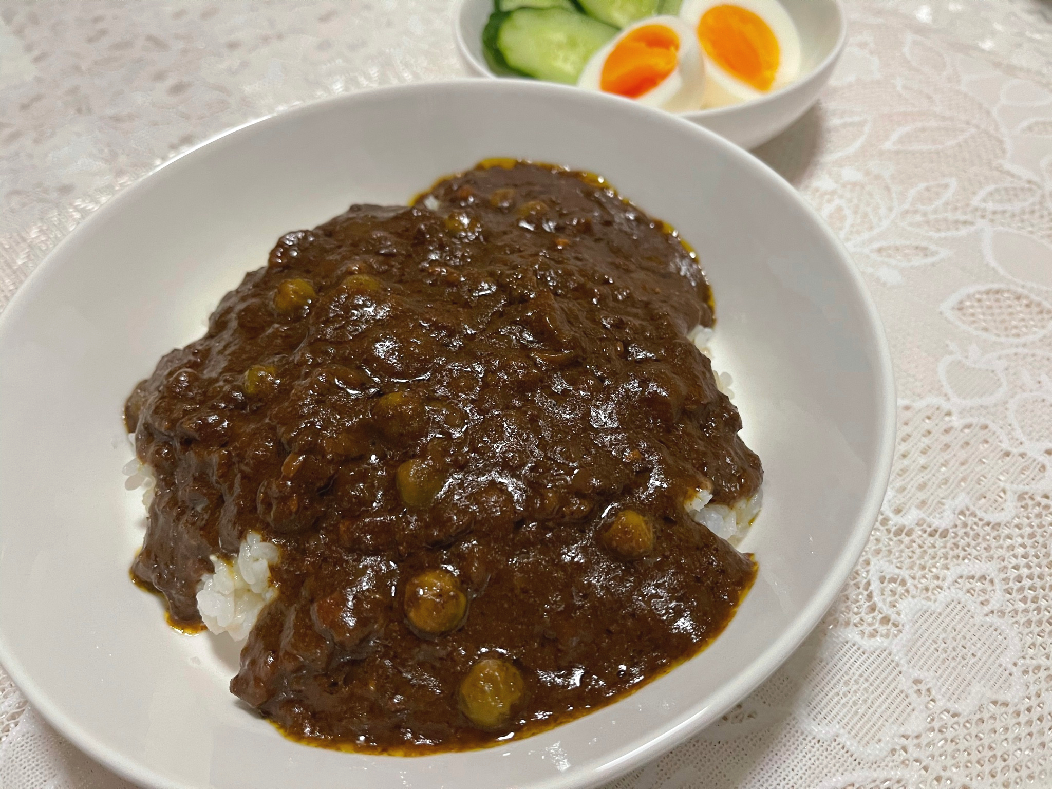 セブンプレミアムキーマカレーとＳ＆Ｂ噂の名店湘南ドライカレーを食べ比べてみました